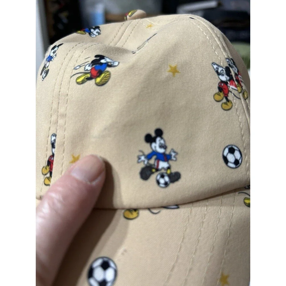 Disney Theme Park Mickey Mouse Soccer player back strap 21 in Miniso Youth cap